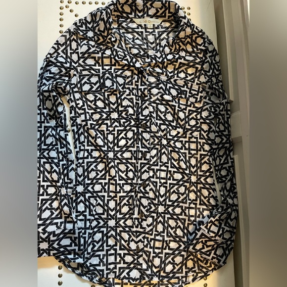 Cleo size small buttoned blouse - Picture 2 of 2